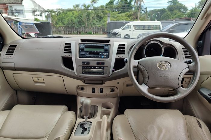 TOYOTA 4WD 2006 3.0V AT FORTUNER SILVER  2546 full