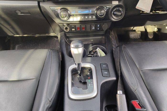 REVO 4WD 2022 2.8 HIGHT AT DOUBLE CAB SILVER  7883 full