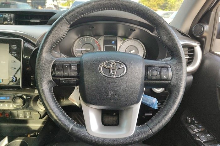 REVO 4WD 2022 2.8 HIGHT AT DOUBLE CAB SILVER  7883 full