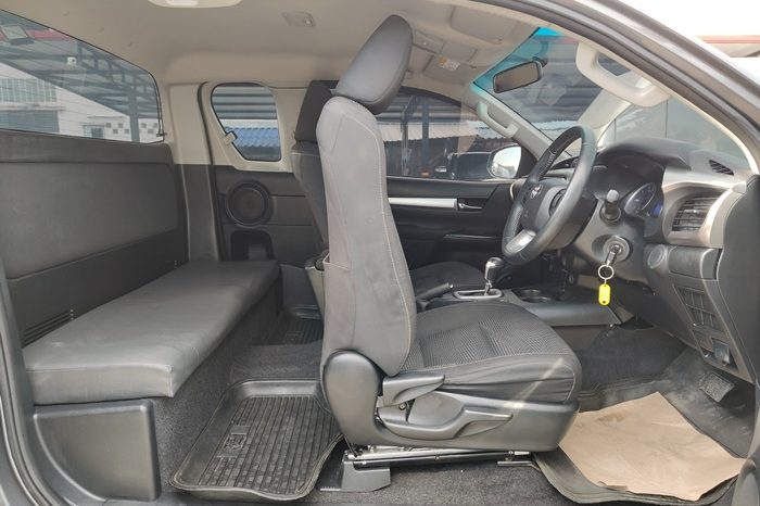 REVO PRE 2018 2.4E AT SMART CAB DARK GREY  1525 full
