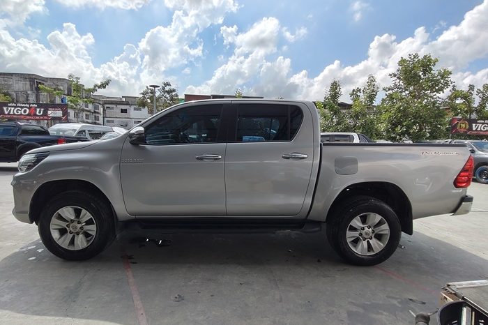 REVO PRE 2020 2.4E AT DOUBLE CAB SILVER  1947 full