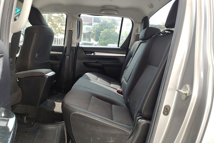 REVO PRE 2020 2.4E AT DOUBLE CAB SILVER  1947 full
