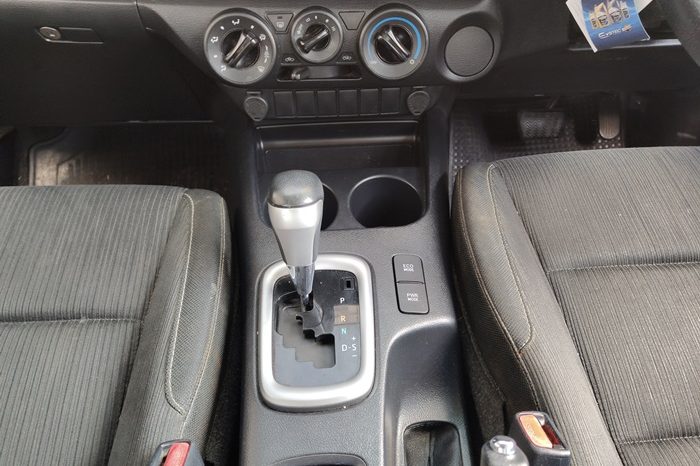 REVO PRE 2020 2.4E AT DOUBLE CAB SILVER  1947 full