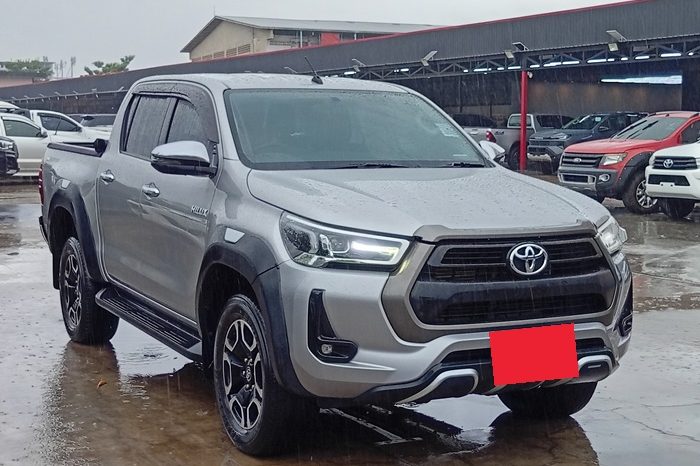 REVO PRE 2020 2.4E AT DOUBLE CAB SILVER  7696 full