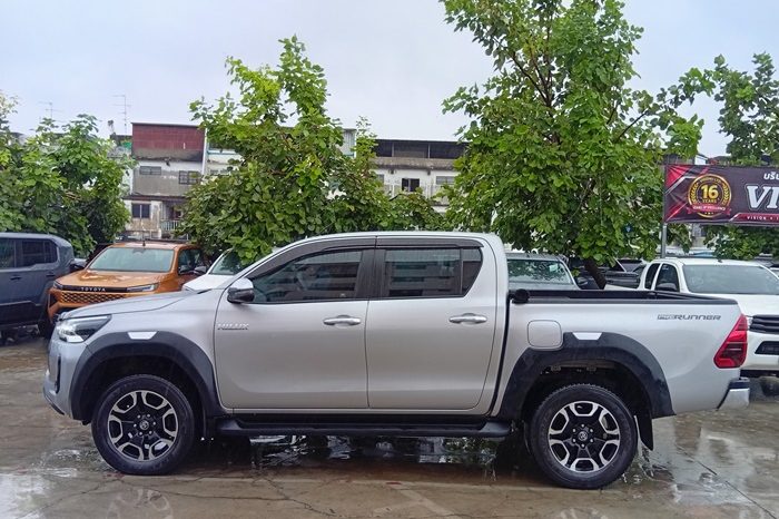 REVO PRE 2020 2.4E AT DOUBLE CAB SILVER  7696 full