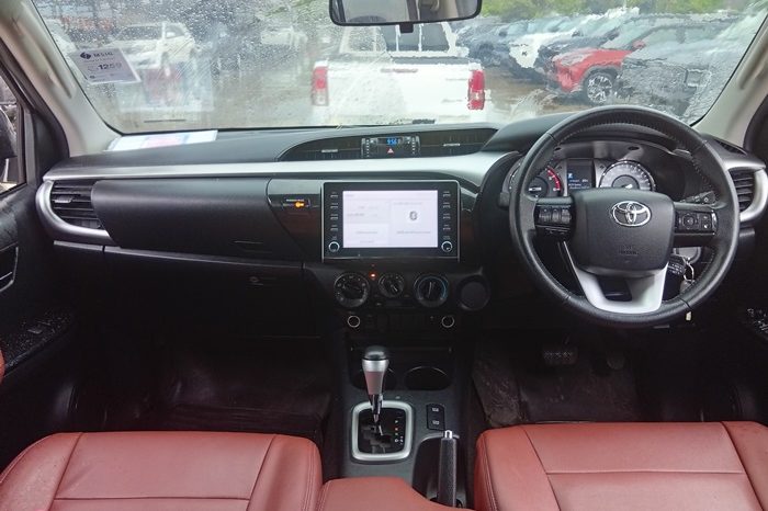 REVO PRE 2020 2.4E AT DOUBLE CAB SILVER  7696 full