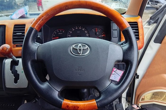 TOYOTA 2WD 2020 3.0 AT COMMUTER WHITE  1093 full