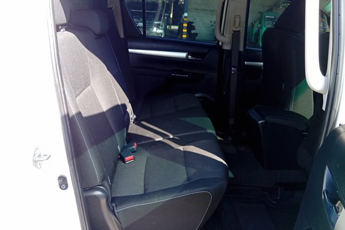REVO PRE 2022 2.4 ENTRY AT DOUBLE CAB WHITE  9837 full