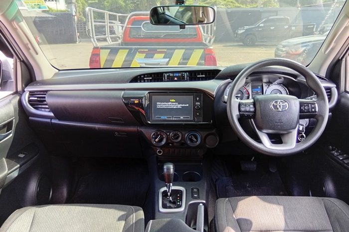 REVO PRE 2022 2.4 ENTRY AT DOUBLE CAB WHITE  9837 full