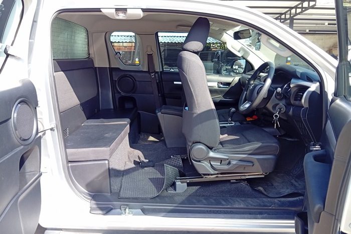 REVO PRE 2022 2.4 ENTRY AT SMART CAB SILVER  362 full