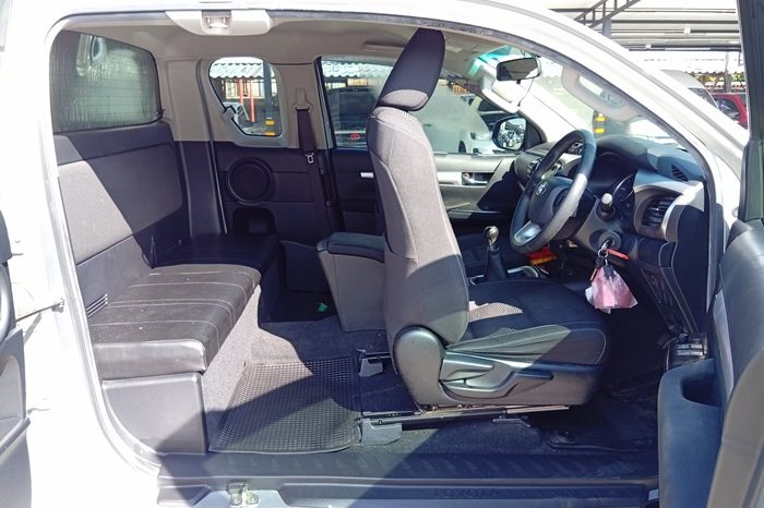REVO 4WD 2019 2.4E MT SMART CAB SILVER  2453 full