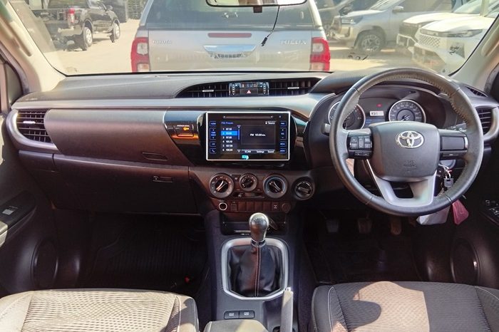 REVO 4WD 2019 2.4E MT SMART CAB SILVER  2453 full