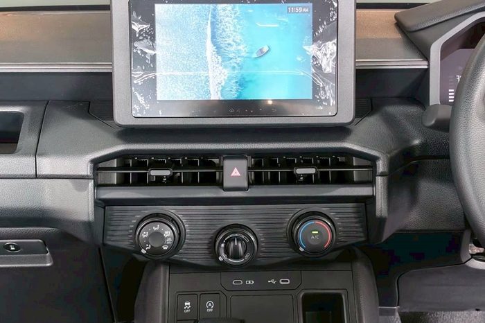 TRAVO SMART PRE 2026 2.8 AT DOUBLE CAB GREY  02295 full