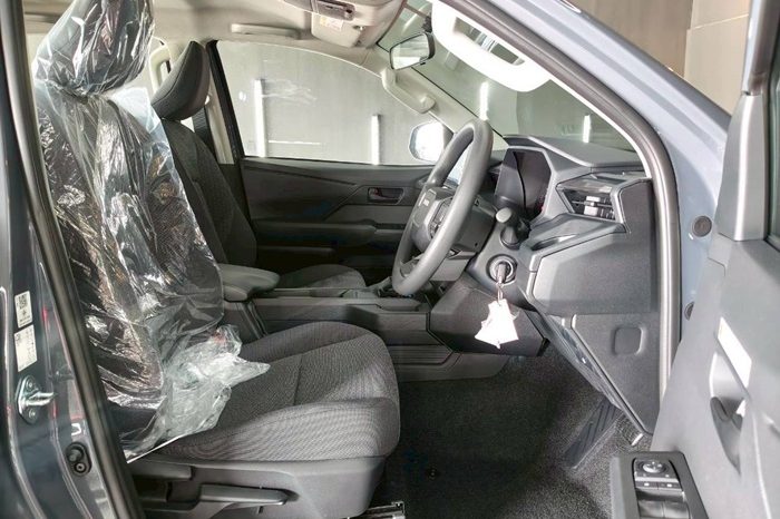 TRAVO SMART PRE 2026 2.8 AT DOUBLE CAB GREY  02295 full