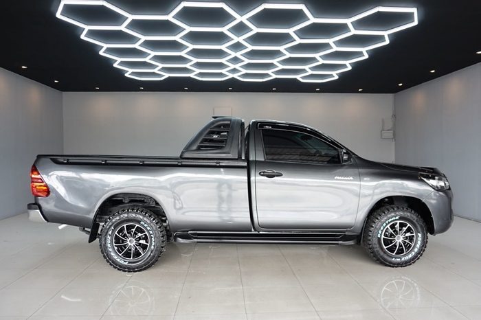 REVO 2WD 2021 2.4J MT STANDARD DARK GREY  1047 full