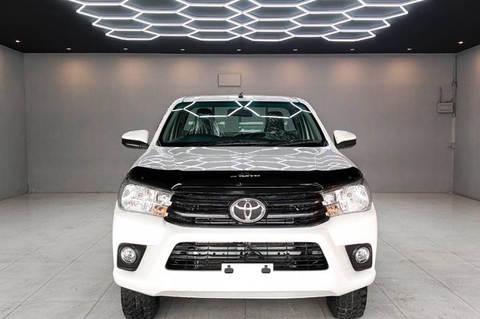 REVO 2WD 2019 2.4J MT STANDARD WHITE  1231 full