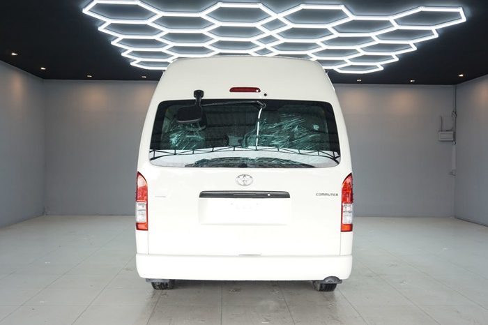 TOYOTA 2WD 2019 2.7 MT COMMUTER WHITE  1830 full