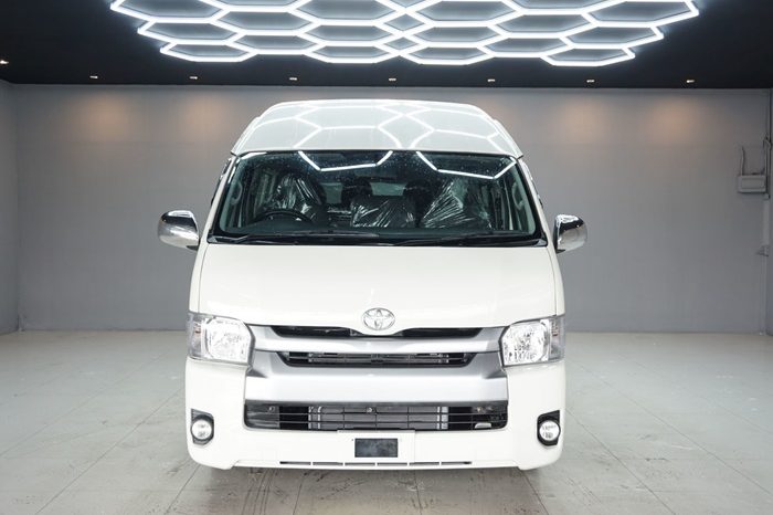 TOYOTA 2WD 2019 2.7 MT COMMUTER WHITE  1830 full