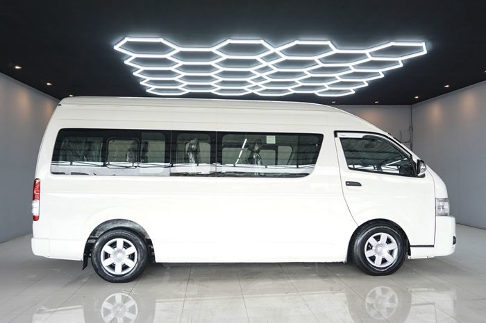 TOYOTA 2WD 2019 2.7 MT COMMUTER WHITE  1830 full