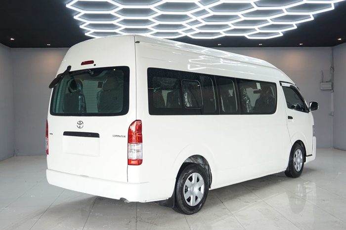 TOYOTA 2WD 2019 2.7 MT COMMUTER WHITE  1830 full