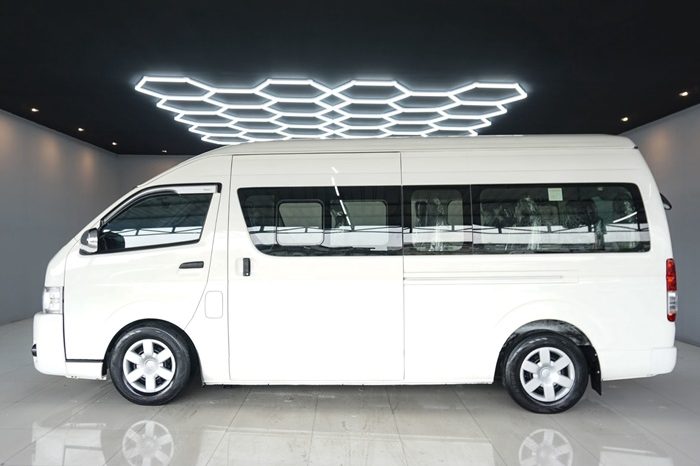 TOYOTA 2WD 2019 2.7 MT COMMUTER WHITE  1830 full