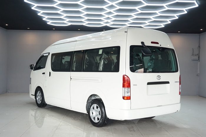 TOYOTA 2WD 2019 2.7 MT COMMUTER WHITE  1830 full