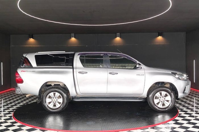 REVO PRE 2017 2.4E AT DOUBLE CAB SILVER  1793 full