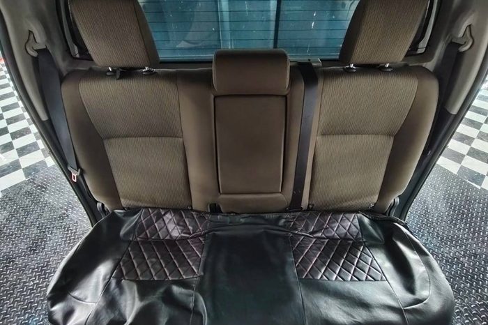 REVO PRE 2017 2.4E AT DOUBLE CAB SILVER  1793 full