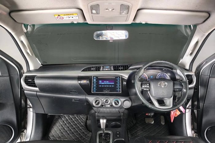 REVO PRE 2017 2.4E AT DOUBLE CAB SILVER  1793 full