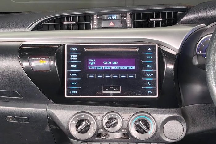 REVO PRE 2017 2.4E AT DOUBLE CAB SILVER  1793 full