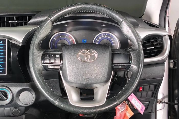 REVO PRE 2017 2.4E AT DOUBLE CAB SILVER  1793 full