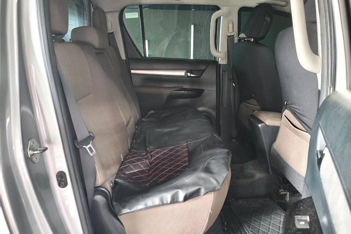 REVO PRE 2017 2.4E AT DOUBLE CAB SILVER  1793 full