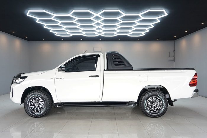 REVO 2WD 2021 2.4J MT STANDARD WHITE  3257 full