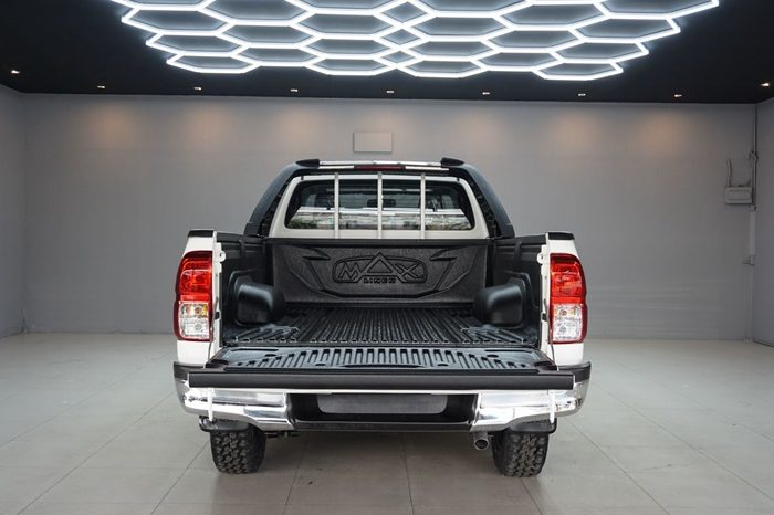 REVO 2WD 2021 2.4J MT STANDARD WHITE  3257 full