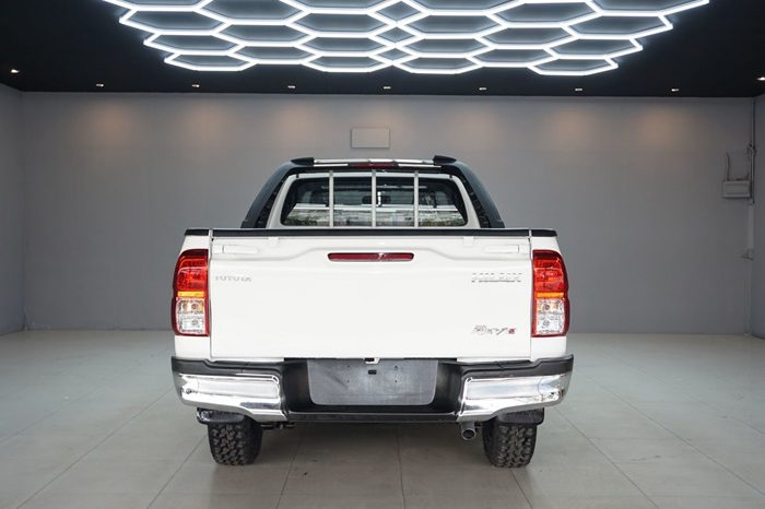 REVO 2WD 2021 2.4J MT STANDARD WHITE  3257 full