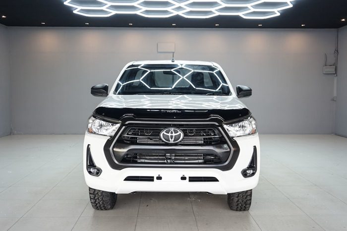 REVO 2WD 2021 2.4J MT STANDARD WHITE  3257 full