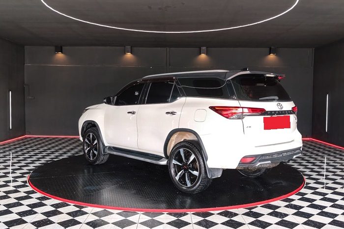TOYOTA 4WD 2019 2.8V AT FORTUNER WHITE  3391 full
