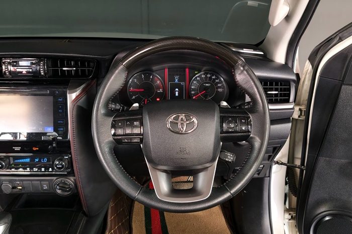 TOYOTA 4WD 2019 2.8V AT FORTUNER WHITE  3391 full