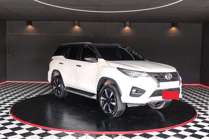 TOYOTA 4WD 2019 2.8V AT FORTUNER WHITE  3391 full
