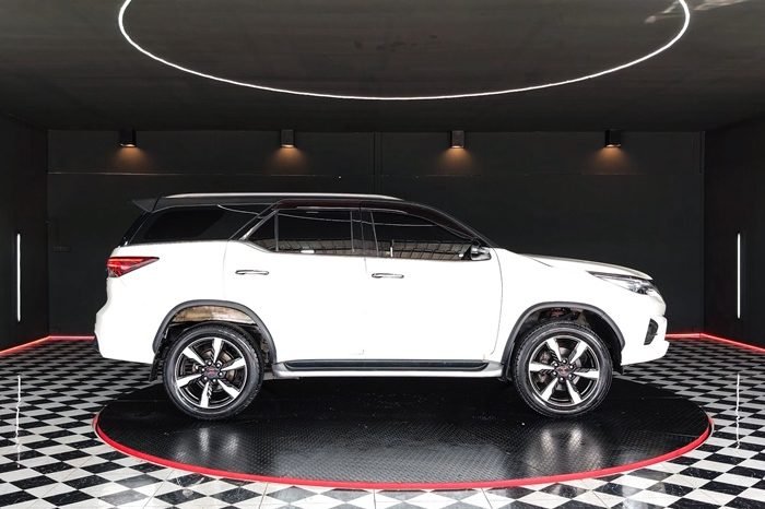 TOYOTA 4WD 2019 2.8V AT FORTUNER WHITE  3391 full