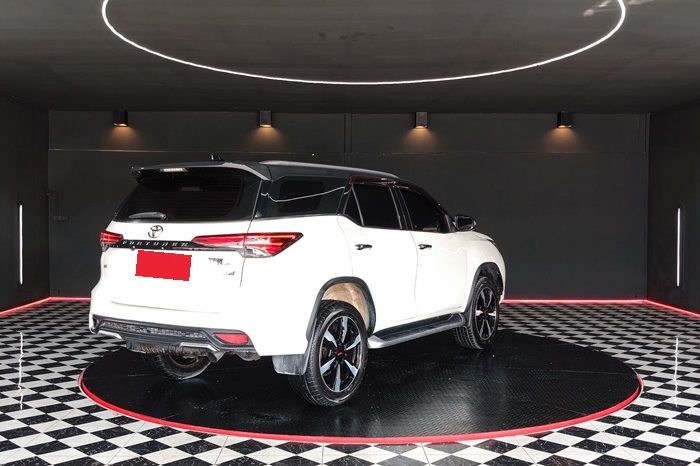 TOYOTA 4WD 2019 2.8V AT FORTUNER WHITE  3391 full