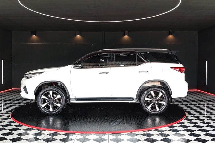 TOYOTA 4WD 2019 2.8V AT FORTUNER WHITE  3391 full