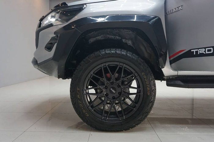REVO 4WD 2016 2.4E AT SMART CAB SILVER  3515 full