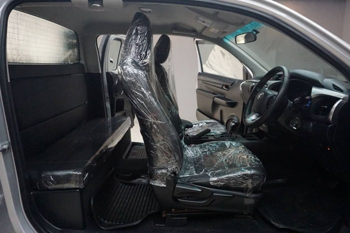 REVO 4WD 2016 2.4E AT SMART CAB SILVER  3515 full