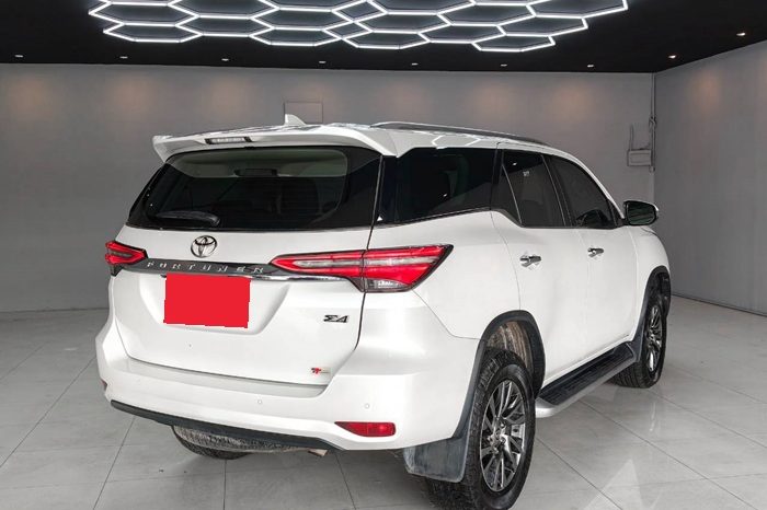 TOYOTA 4WD 2020 2.4V AT FORTUNER WHITE  5221 full