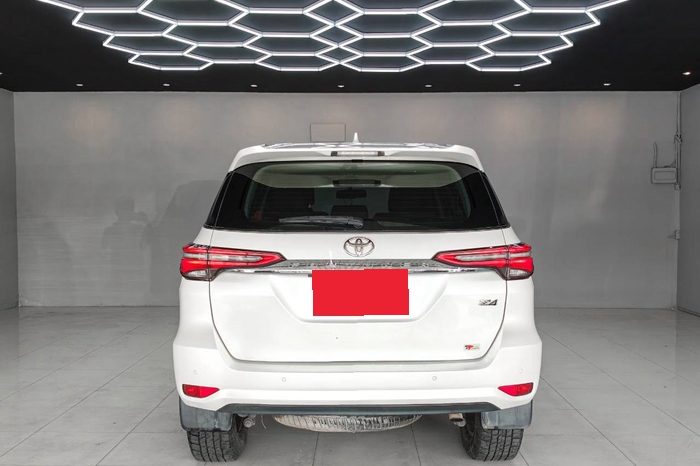 TOYOTA 4WD 2020 2.4V AT FORTUNER WHITE  5221 full