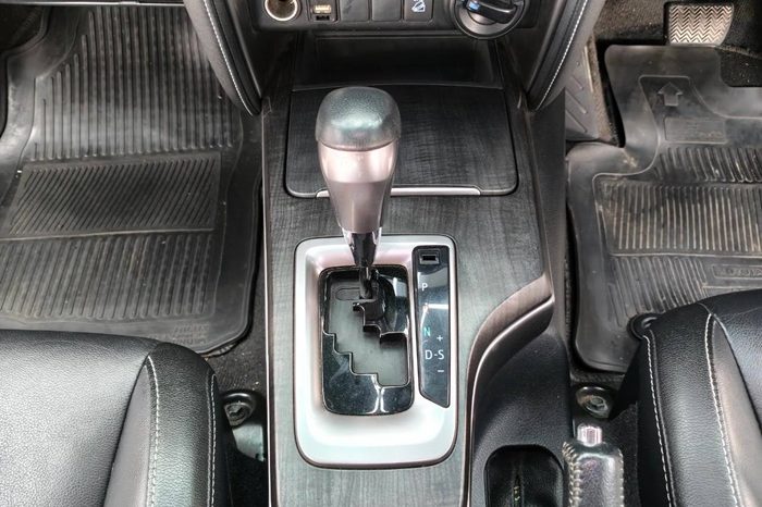 TOYOTA 4WD 2020 2.4V AT FORTUNER WHITE  5221 full
