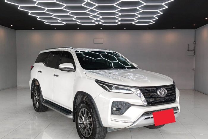 TOYOTA 4WD 2020 2.4V AT FORTUNER WHITE  5221 full