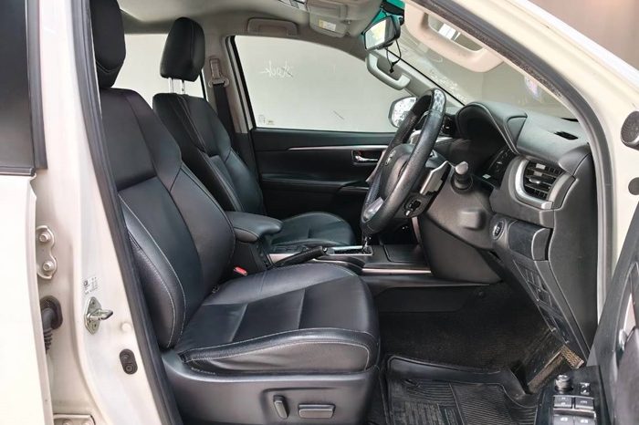 TOYOTA 4WD 2020 2.4V AT FORTUNER WHITE  5221 full