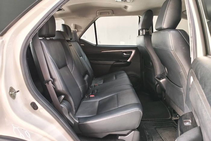 TOYOTA 4WD 2020 2.4V AT FORTUNER WHITE  5221 full